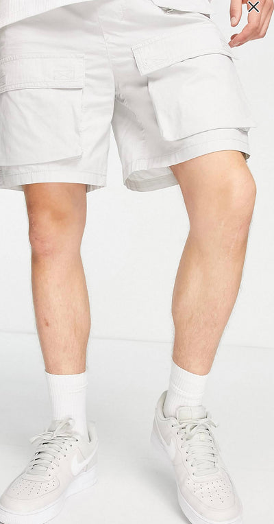 Pull & Bear - Beige cargo shorts with many pockets